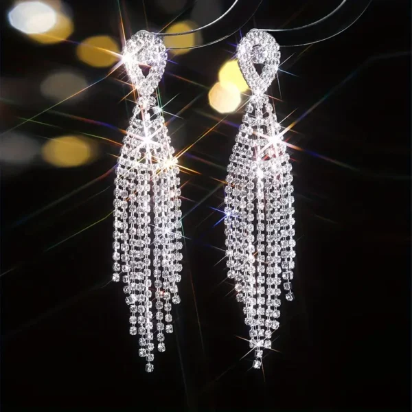 Elegant dangle earrings with a sparkling tassel design paved with rhinestones, showcasing luxurious style and modern elegance.